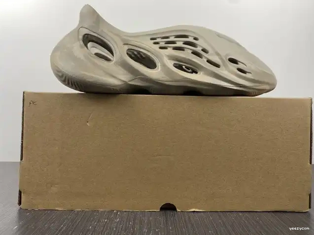 RNNR Sage Stone Yeezy GX4472 Adidas Foam 0517